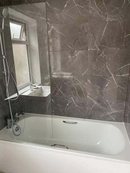 El - Bayt Villa Swansea Bagian luar foto